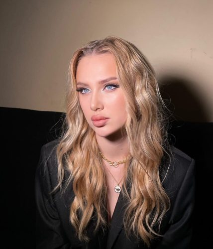 вип эскорт от  Влада работает в Питере