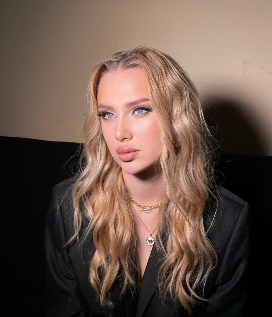 вип эскорт от  Влада работает в Питере