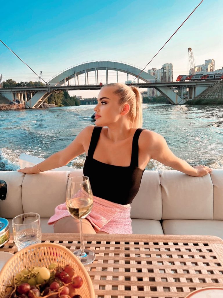 VIP эскорт от Лёля в Питере